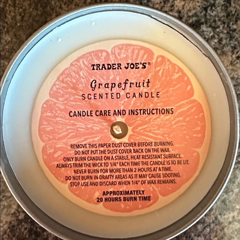 TRADER JOE'S Scented Candle Tin Grapefruit 5.7 oz. - Picture 5 of 5